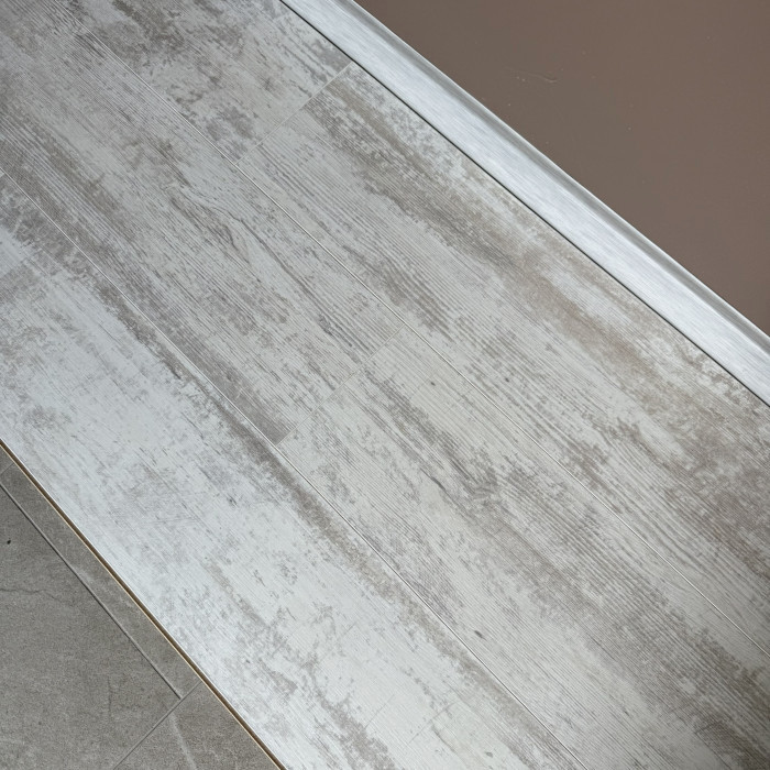 Ламинат EGGER Comfort Classic 33кл 8мм 4-v EC1020 Сосна Белая Лофт изображение 6