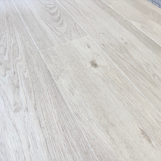 Ламинат EGGER Comfort Classic 33кл 8мм 4-v EC2040 Дуб Кортон белый изображение 5