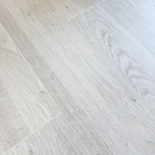 Ламинат EGGER Comfort Classic 33кл 8мм 4-v EC2040 Дуб Кортон белый изображение 7